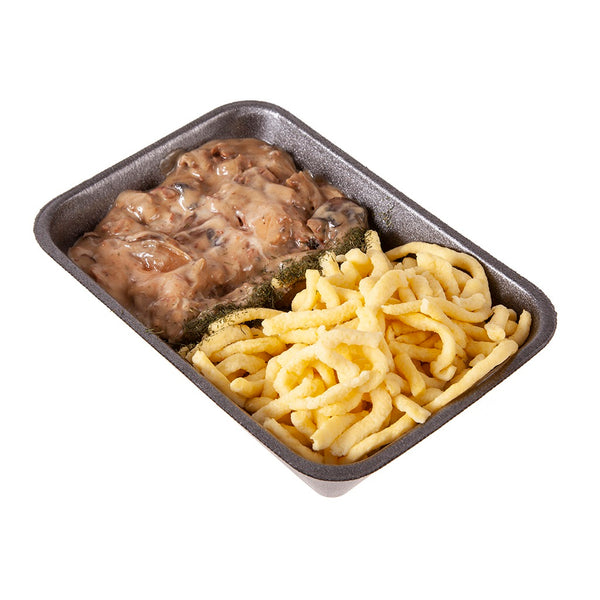 400 gram dinner of cooked beef stroganoff with cooked spaetzle