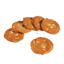 6 cookies with chunks of white chocolate and macadamia nuts
